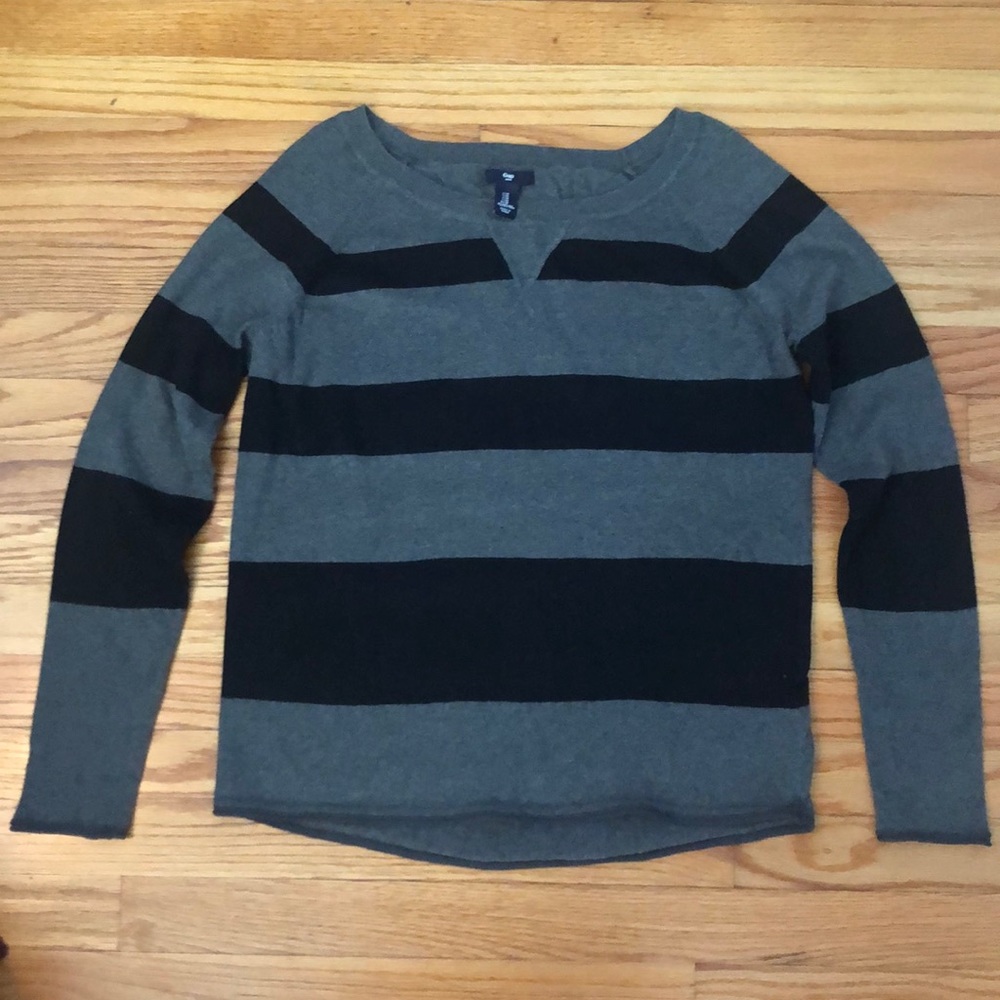 GAP Grey and Black Sweater